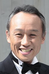 室贺正武（西村雅彦饰演）