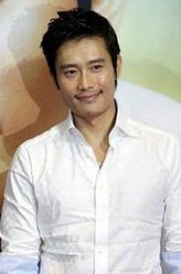 金贤俊（李秉宪饰演）