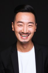 石头（许小行饰演）