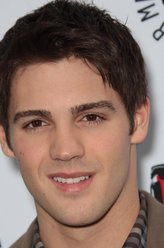 史蒂夫·R·麦奎因（史蒂夫·R·麦奎因饰演）