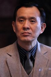 李智（杨子骅饰演）