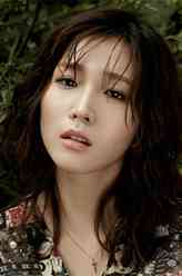 闵秀真（李初熙饰演）