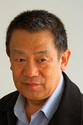 革老（高明饰演）