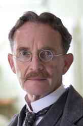 Bright局长（安东·莱瑟饰演）