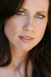 Diana（米利亚姆·肖尔饰演）