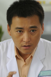 医院大夫（刘小锋饰演）