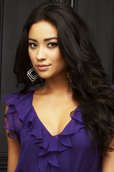 艾米丽·菲尔兹(Emily Fields)（薛·米契尔饰演）