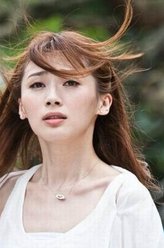 李伊（路晨饰演）