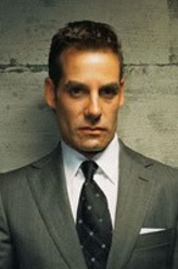 亚德里安·帕斯达（亚德里安·帕斯达饰演）