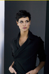 汤普金斯医生（莫蕾娜·巴卡林饰演）