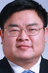 梅有（梅向荣饰演）