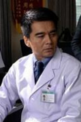 顾汉梁（许亚军饰演）