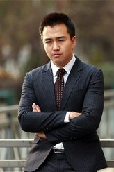 秦越（翟天临饰演）