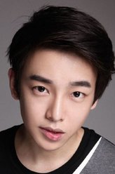 彭昱畅（彭昱畅饰演）