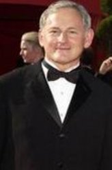 马丁·斯坦因（维克多·加博饰演）