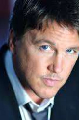 Anthony Paolucci（洛奇林·莫罗饰演）