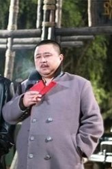 严森（梁冠华饰演）