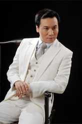 周天明（白永成饰演）