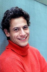 John Booth（艾恩·格拉法德饰演）