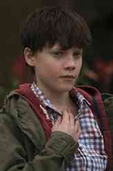 汤姆·福斯特（汤姆·泰勒饰演）