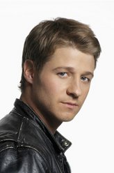  詹姆斯·戈登（本杰明·麦肯锡饰演）