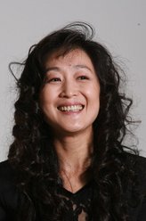岳芳英（陈瑾饰演）