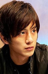 胜浦洋人（沟端淳平饰演）