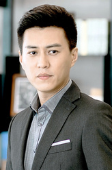 谭宗明（靳东饰演）