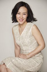 姜淼淼（邬君梅饰演）