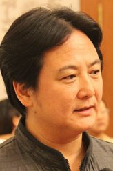 王五（张多福饰演）