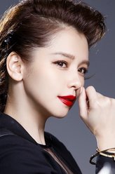 赵家乐（徐若瑄饰演）