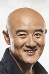 包兴（钟卫华饰演）