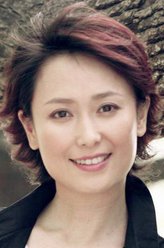 陆曼青（左翎饰演）