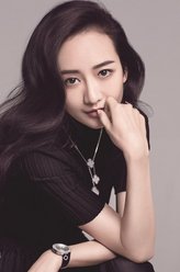 包丽娜（王鸥饰演）