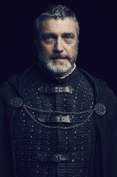 Jasper Tudor（文森特·里根饰演）