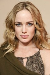 莎拉·兰斯（凯蒂·洛茨饰演）