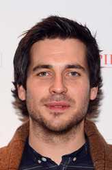 贝罗（罗伯·詹姆斯-克里尔饰演）