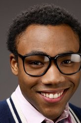 Troy Barnes（唐纳德·格洛弗饰演）