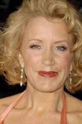 Barb Hanlon（菲丽西提·霍夫曼饰演）