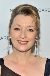 Lydia Quigley（莱丝利·曼维尔饰演）