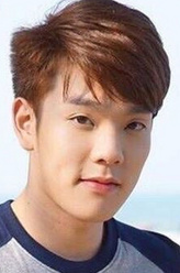Kit（Panuwat Kerdthongtavee饰演）