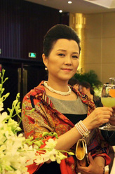 曹钰芬（罗筐饰演）