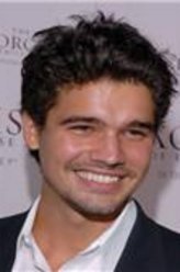 Jim Holden（史蒂文·斯崔特饰演）