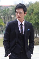 江磊（王雨饰演）