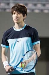 宫严（披拉·尼迪裴善官饰演）