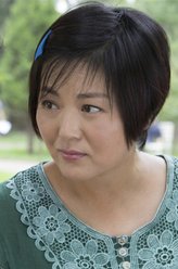 谈小爱（王茜华饰演）