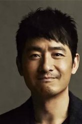 姜士安（郭晓东饰演）