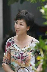 王海燕（岳丽娜饰演）