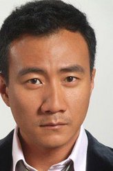 荣哥（胡军饰演）