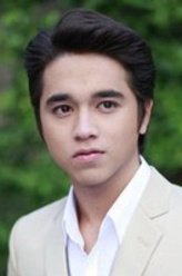 Alexander Rendell（Alexander Rendell饰演）